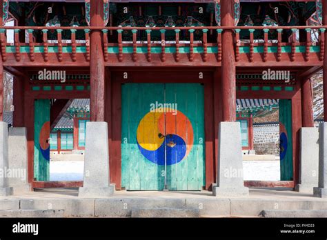 Traditional architecture detail, South korea Stock Photo - Alamy