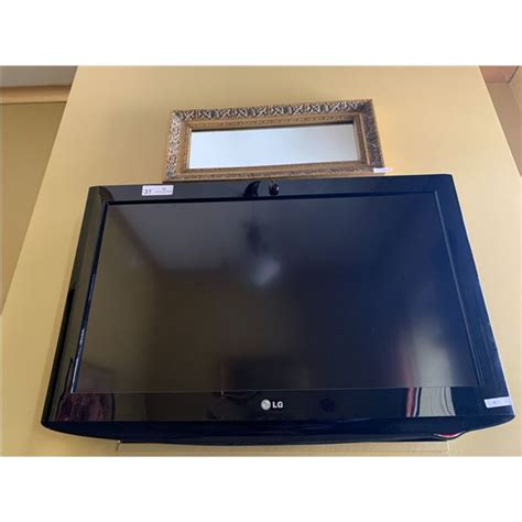 32" LG TV (Model No. 32LH250H-UA) w/ Wall Mount - Beck Auctions Inc.