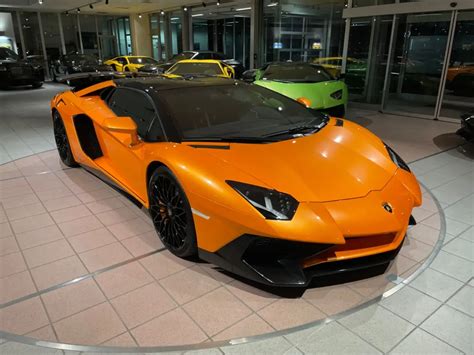 Lamborghini Aventador Cabrio in Orange gebraucht in Hannover für € 499.000,-