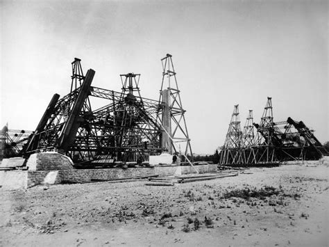 The History and construction of the Eiffel Tower | Un jour de plus à Paris