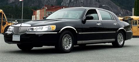 2001 Lincoln Town Car Cartier L - Sedan 4.6L V8 auto