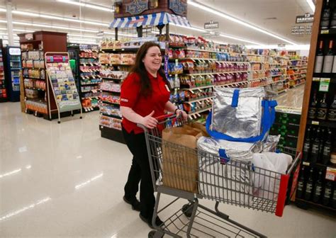 Fareway, Iowa's other grocery chain, expands to Kansas City, eyes Wisconsin