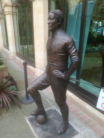 The Sporting Statues Project: Walter Tull: Northampton Guildhall, St ...