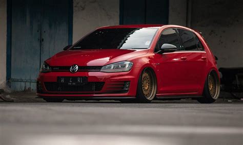 Stanced Volkswagen Golf GTI Mk7