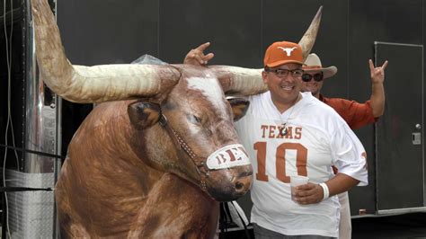 Texas mascot Bevo barred from attending game at Kansas | ksdk.com