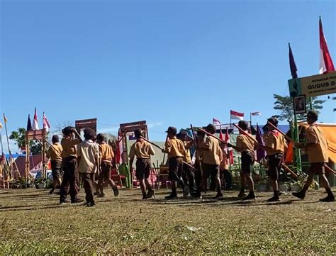 Mendampingi Siswa-Siswi SDN 2 Jatiguwi Kegiatan Pramuka dalam Rangka Memperingati Hari Pramuka ...