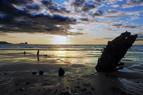 Sunset at Rhossili Bay, Wales [OC] [5084 x 3390] : r/Beachporn