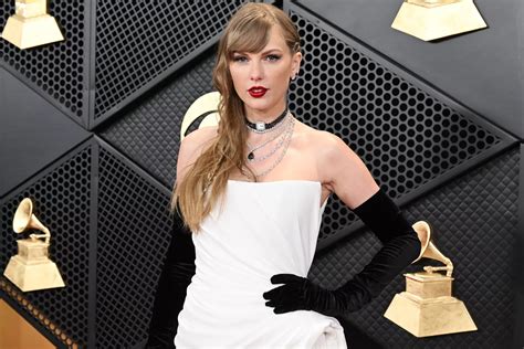 Taylor Swift Wears Watch Choker, Opera Gloves in 2024 Grammys Look Full of Reputation Style ...