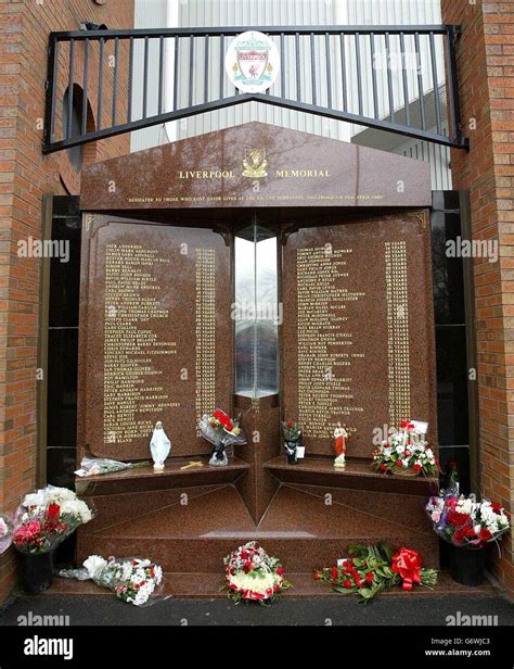 Hillsborough disaster tributes hi-res stock photography and images - Alamy