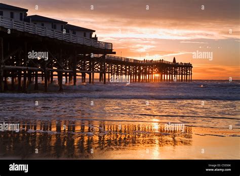 Hotel on the beach, Crystal Pier Hotel, Pacific Beach, San Diego, California, USA Stock Photo ...