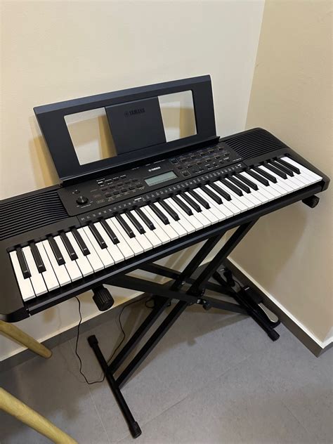 Yamaha PSR E273 Keyboard, Hobbies & Toys, Music & Media, Musical ...