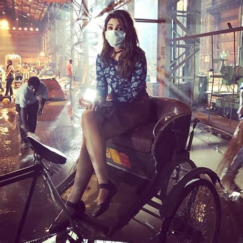 Check out: Parineeti Chopra masked on the sets of Meri Pyaari Bindu ...