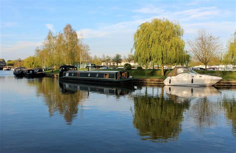 Ely Riverside | Ely Riverside A reflective view. 9.4.17 | Robert Camp | Flickr