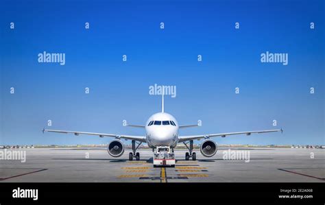 Airplane take off cockpit hi-res stock photography and images - Alamy