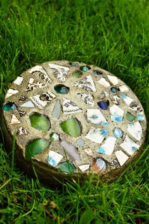 DIY Garden Stepping Stones | The Owner-Builder Network