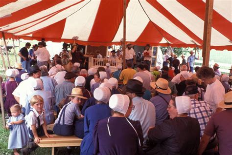 Mennonite vs Amish (Cultural Comparisons) – Amish Baskets