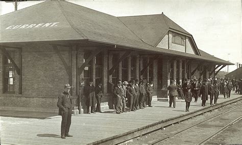 Postcard 2950: [Swift Current train station] (1920's])