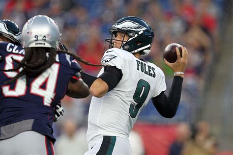 Nick Foles Injury: Eagles quarterback gets hurt in Patriots preseason ...