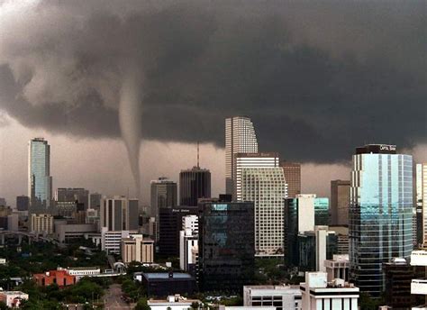 File:Tornado miami.jpg - Wikimedia Commons