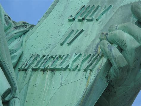 horario Absorber Cambiarse de ropa statue of liberty tablet words ...