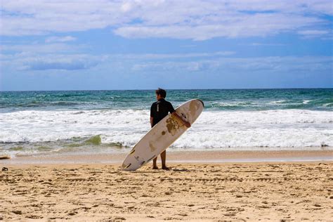 Surfing in Australia - The Strong Traveller