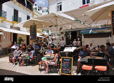 Outdoor restaurants on beachfront, Old Town, Albufeira, Albufeira Stock Photo - Alamy