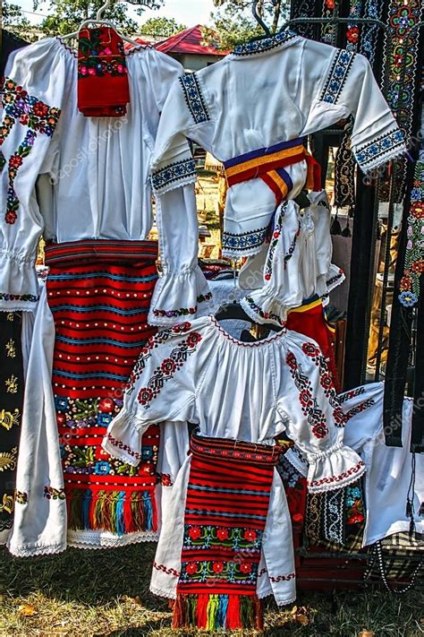 Costumi tradizionali rumeni 1 - Foto Stock: Foto, Immagini © florin1961 ...