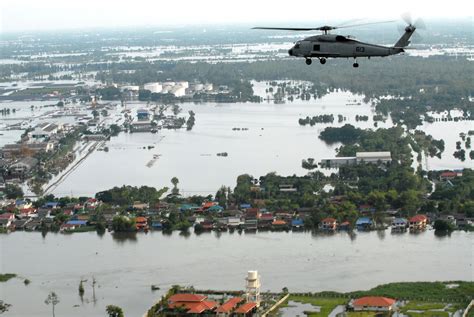 USS Mustin provides post-flood relief in Thailand [Image 9… | Flickr