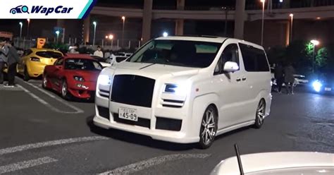 Someone in Japan modified a Toyota Alphard to look like a Rolls Royce ...