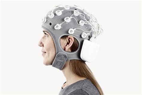 EEG helmet and brain stimulation Enobio - BCN Medicare Industrial Hub