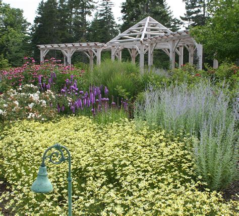 Coastal Maine Botanical Gardens Wedding - Beautiful Insanity