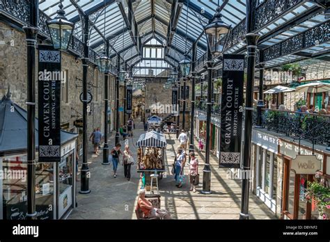 Market stall in skipton hi-res stock photography and images - Alamy