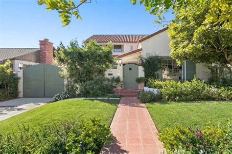 Emma Stone's Charming 1920s Bungalow Pending Sale in Los Angeles ...