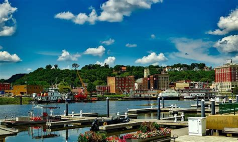 dubuque, iowa, city, urban, buildings, waterfront, dock, pier, ships ...