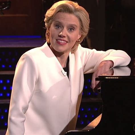 Kate McKinnon’s Hillary Clinton Sings ‘Hallelujah’ on SNL