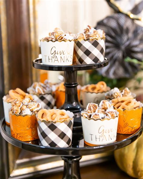 7 Simple Steps for Hosting a Friendsgiving Party | Friendsgiving party ...