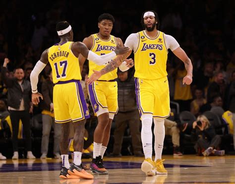 NBA: Anthony Davis' big night powers Lakers past Grizzlies | Inquirer ...