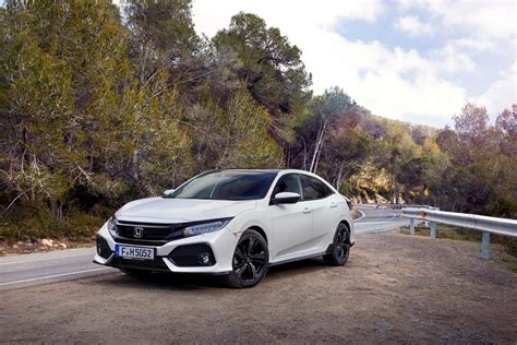 2017 Honda Civic Hatchback for Europe Detailed in Huge Photo Gallery - autoevolution