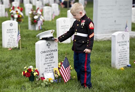 Arlington National Cemetery - Memorial Day 2016: America honors the fallen - Pictures - CBS News