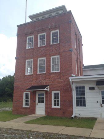 Tuskegee Airmen National Historic Site (Tuskegee Institute, AL): Award Winning - Top Tips Before ...