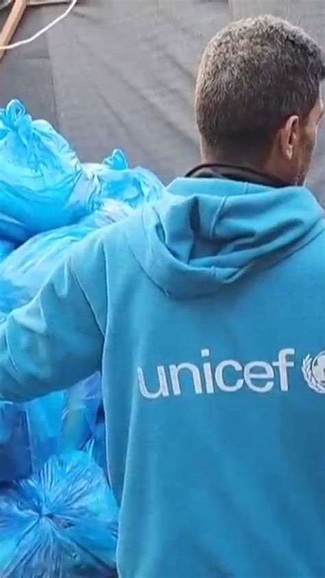 Video: UN distributes aid to displaced Palestinians in Khan Younis in ...