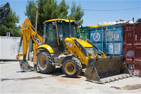 Backhoe Loader: Apa Itu, Fungsi dan Cara Kerjanya