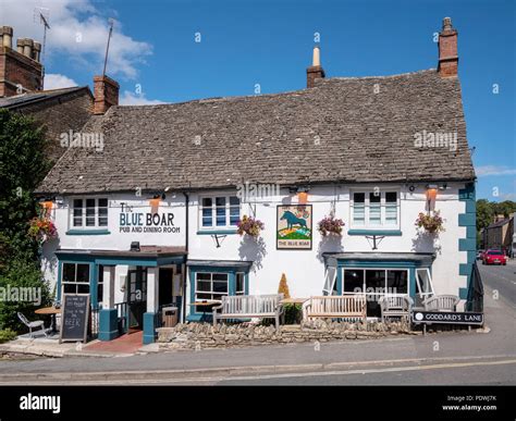 Blue boar pub and dining room hi-res stock photography and images - Alamy