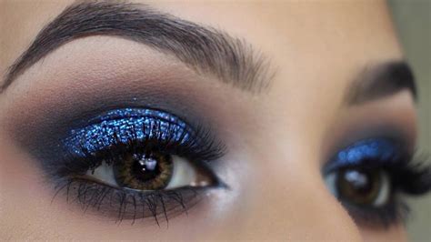 Blue Glitter Eye Makeup, Glitter Azul, Glitter Makeup Tutorial, Bright Eye Makeup, Glittery Eyes ...