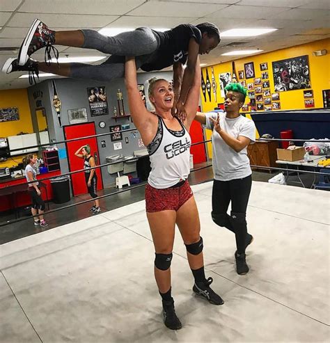 Kamille overhead press 💪🏽 : r/otsCarriesInWrestling