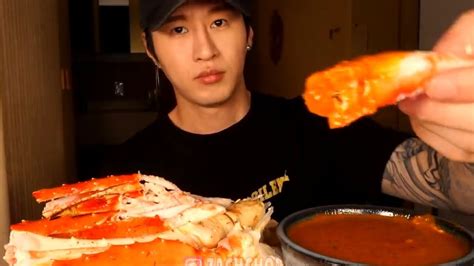 Zach Choi ASMR - ASMR King Crab + Noodles “BITES ONLY” - YouTube