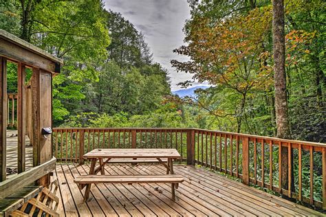 Sevierville Mountain Cabin w/ Hot Tub & Views! | Evolve