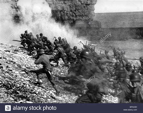 D-DAY LANDING SCENE THE LONGEST DAY (1962 Stock Photo: 30960261 - Alamy