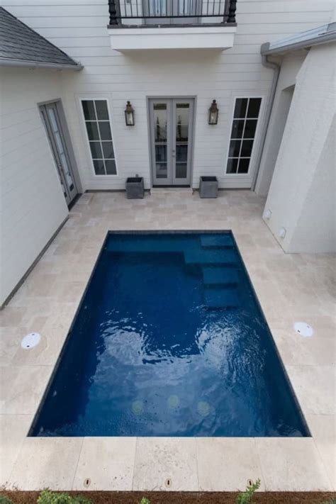 9 Cool Black Bottom Pools - Photos of Amazing Pools with Dark Floors | Apartment Therapy