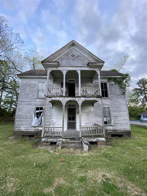 One of many old abandoned houses down here in eastern North Carolina : r/AbandonedPorn